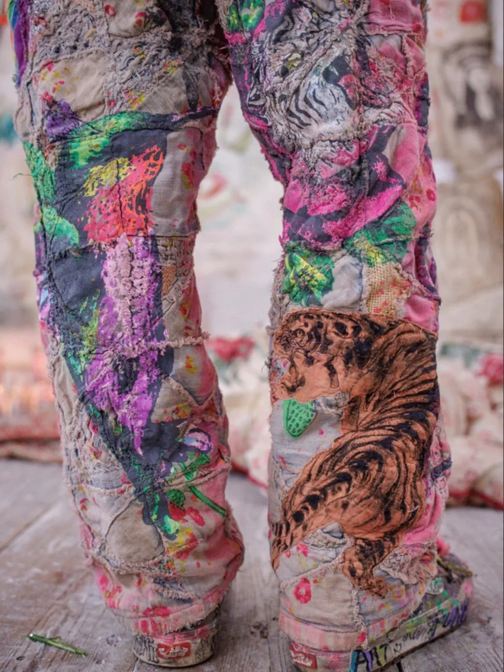 🌈NWT MAGNOLIA PEARL QUILT WORK APPLIQUÉ MINER DENIMS🌈 - Picture 11 of 13